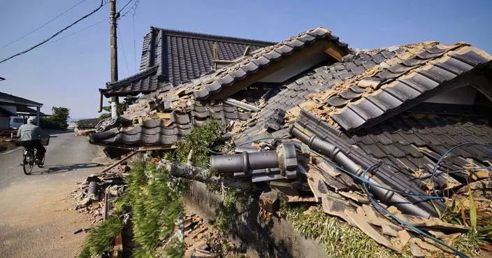 Prime minister visits quake-hit southern Japan as cleanup begins in intense heat