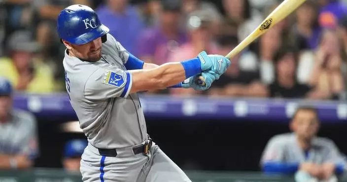 Braves acquire OF Lane Thomas from the Royals