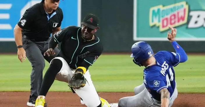 Diamondbacks SS Geraldo Perdomo leaves game after 4th inning with left knee soreness