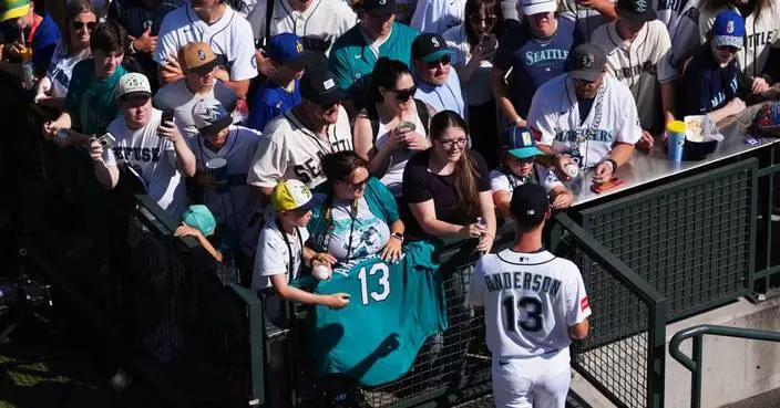 Mariners’ Kade Anderson signs autographs, takes it all in before impressing in big league debut