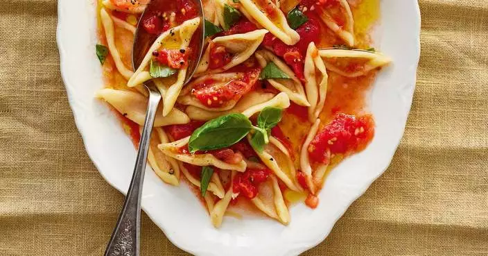 A simple no-cook tomato sauce for peak summer heat, from Meryl Feinstein