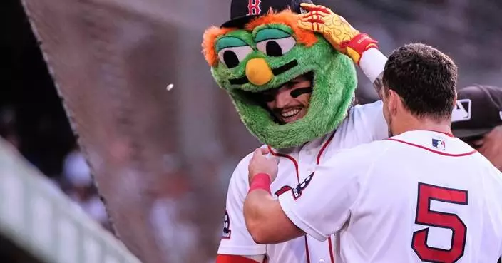Durbin hits grand slam and Abreu goes deep twice as streaking Red Sox rout White Sox 14-2