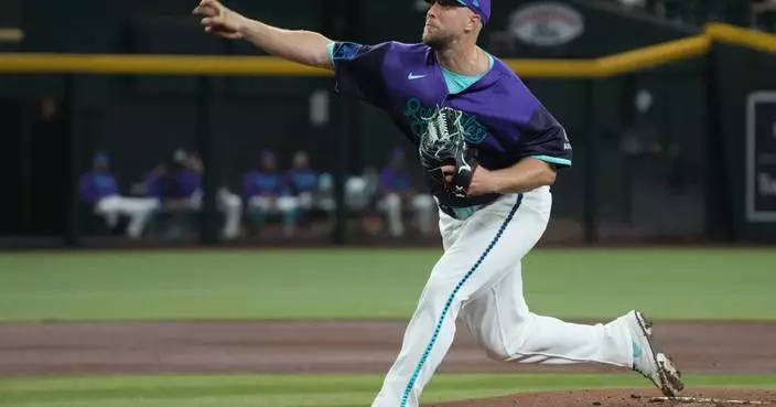 D-backs pitcher Merrill Kelly leaves vs. Dodgers in 6th with cramping in right leg