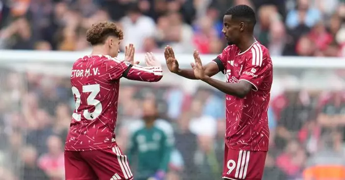 Liverpool rallies to 2-2 draw with Forest in Premier League as Iraola waits for first win with Reds