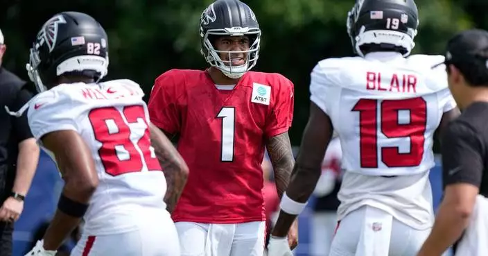 Colts' Keenan Allen and Falcons' Za'Darius Smith sit out the teams' first joint practice