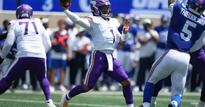 Murray debuts as Minnesota's starting QB and Dart throws for a TD as Vikings beat Giants 13-10