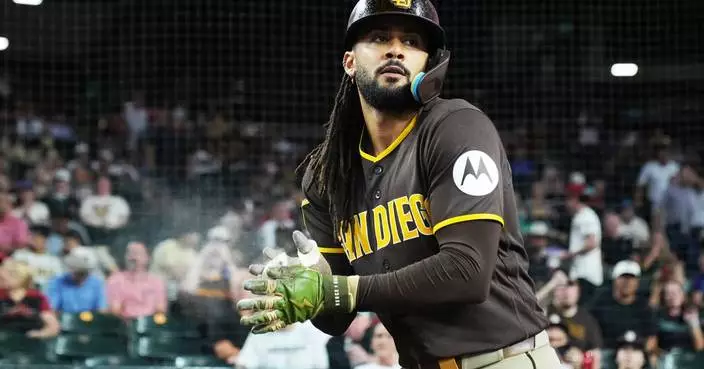 Padres beat Diamondbacks 5-1 to close within a game in NL wild-card race