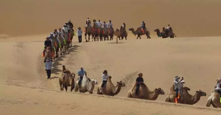 Foreign travelers drawn to diverse desert and cultural experiences in Inner Mongolia