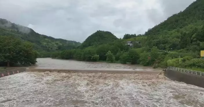 Local authorities step up relief efforts after heavy rains hit western China