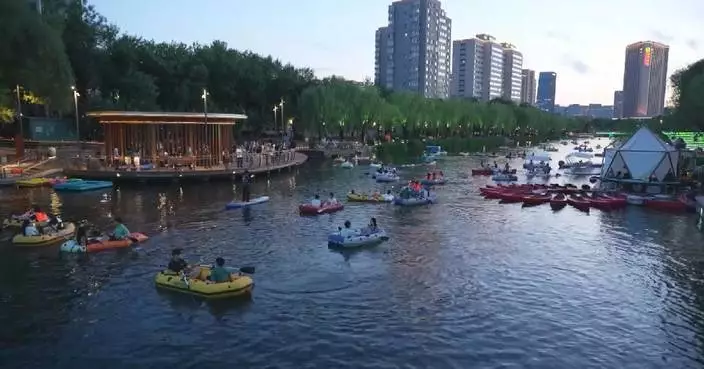 Beijing's waterways buzz with summer leisure as parks extend boating hours