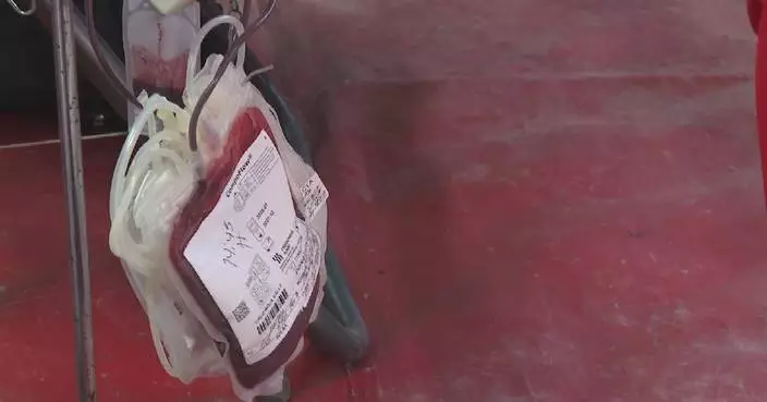 Residents queue for hours to donate blood after Colombia quake