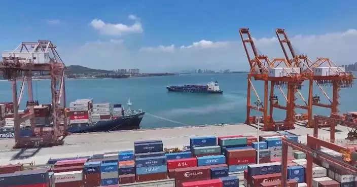 China posts current account surplus in H1
