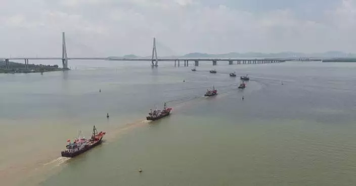 Fishing season in south China's Guangdong draws crowds of seafood fans