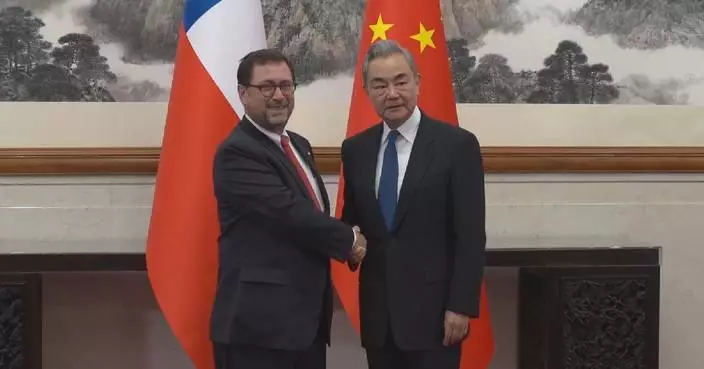 China's top diplomat holds talks with Chilean FM