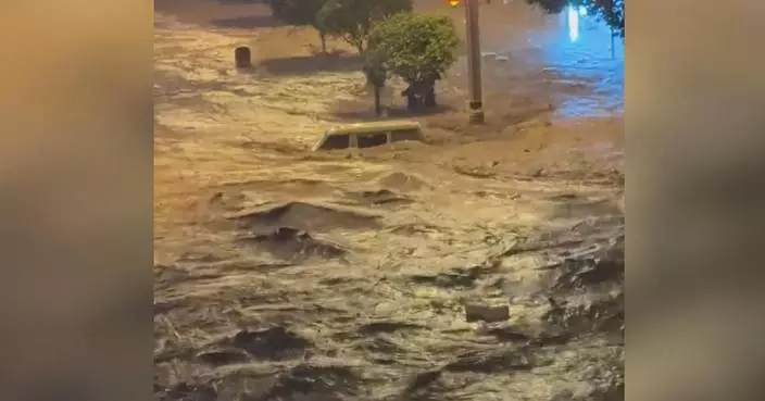 Heavy rain triggers flash flood in southwest China county