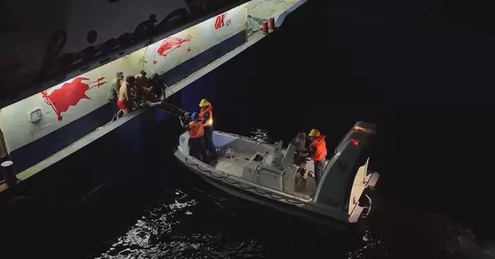 Chinese Navy conducts sea-air rescue for injured fisherman off east China waters