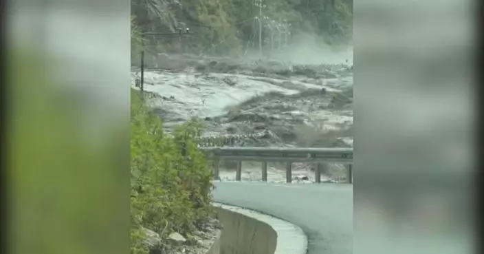 Mudslide hits border port in Xizang