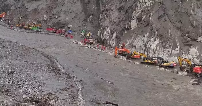 More rescuers, supplies sent to mudslide-hit area in Xizang