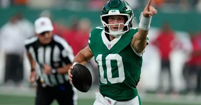 Rookie Cade Klubnik leads 2 scoring drives after Geno Smith is scratched in Jets' 24-16 loss to Bucs