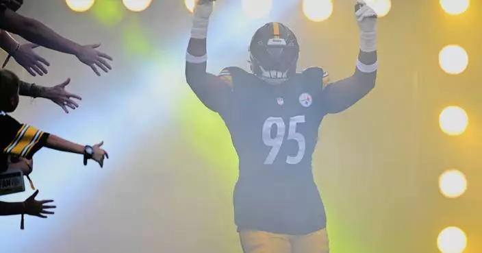 Steelers invest in defensive tackle Keeanu Benton, signing him to 5-year deal