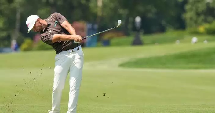 Wyndham Clark pulls away for 5-shot lead at Bellerive over McIlroy and Cantlay