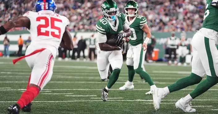 Jets rookie running back Chip Trayanum taken to hospital after injuring neck vs. Giants