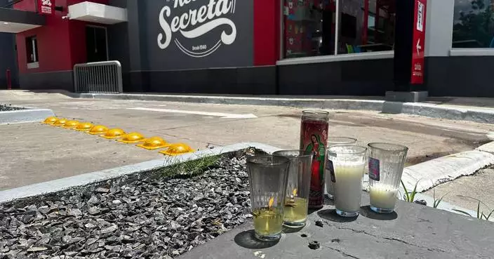 A gunman kills a Mexican social media influencer during a livestream