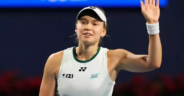 Elena Rybakina stops playing during first set of quarterfinal vs. Iga Swiatek at Cincinnati