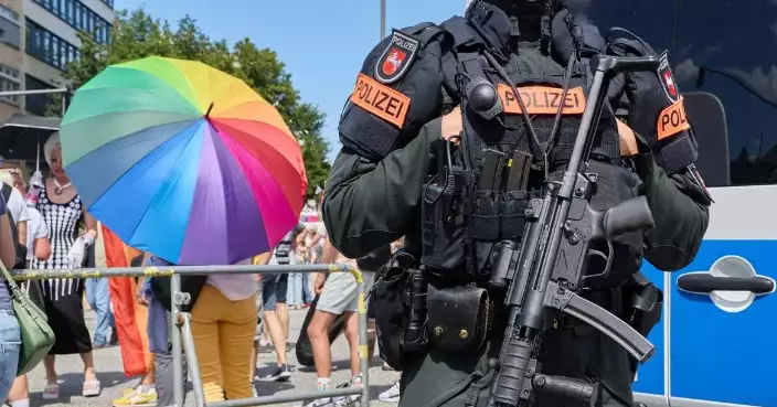 Hamburg Pride draws 300,000 with increased security, a week after a fatal attack in Berlin