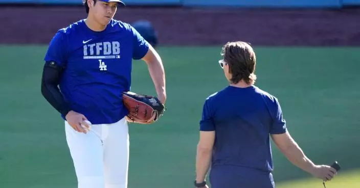 A thumbs-up and 30 pitches: Ohtani’s latest step back toward the Dodgers’ mound