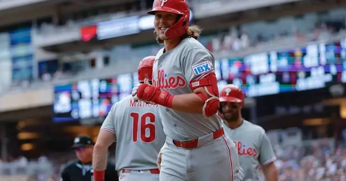 De La Cruz hits go-ahead single, Phillies overcome five-run deficit to beat Minnesota 7-5