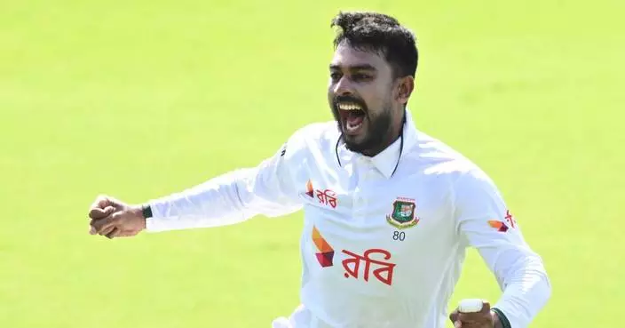 Mehidy Hasan Miraz takes 3 wickets to have Australia on the ropes at lunch on Day 4 of 1st test