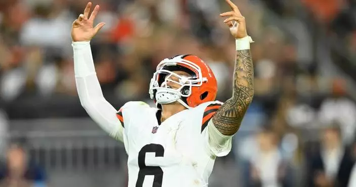 Gabriel, Green make cases for 3rd QB spot in Browns' 37-13 win over Patriots
