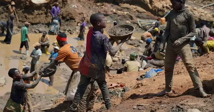 Mobile gold miners in eastern Congo complicate health workers' efforts to contain Ebola