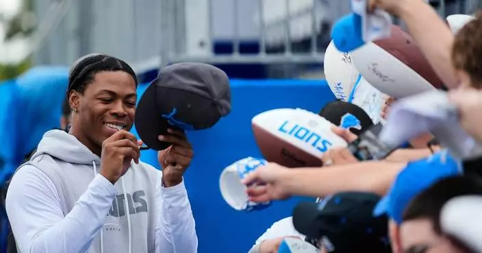 Jahmyr Gibbs back on the field for the first time since Detroit Lions training camp started