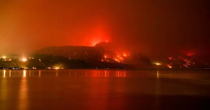 Mexican reinforcements expected for wildfire fight in western Canada after 20,000 flee