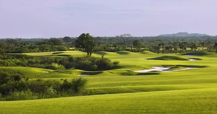 Swing Amid Black‑Rock Greenery! Discover Another Way to Holiday in Hainan