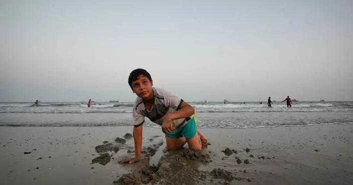 Photos show daily life in Iran on the beach along the Strait of Hormuz