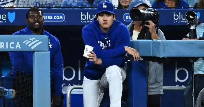 Ohtani out of Dodgers' lineup for 3rd straight day dealing with left knee, right biceps discomfort