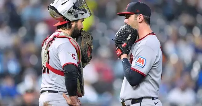Guardians maintain 1-game AL Central lead, beat Royals 12-9 with help from 6 walks in 5-run 9th
