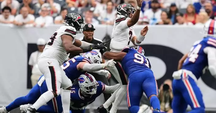 Bills starting DT Ed Oliver ruled out against Lions after hurting his hip in warmups