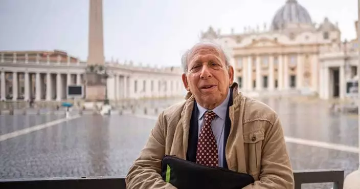 Longtime AP bureau chief Victor Simpson, who covered 5 popes, dies at 84
