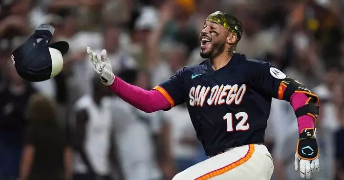 Luis Campusano's 2-run homer in 10th lifts Padres to 3-2 win over Yankees