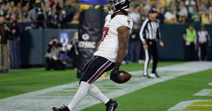 Bijan Robinson runs roughshod over the Packers as the Falcons breeze to a 35-14 victory