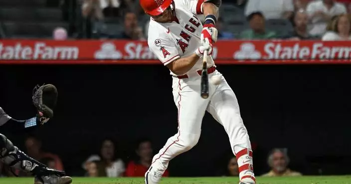 Angels end 7-game slide with 10-1 win over sloppy Yankees behind Grissom and Ureña
