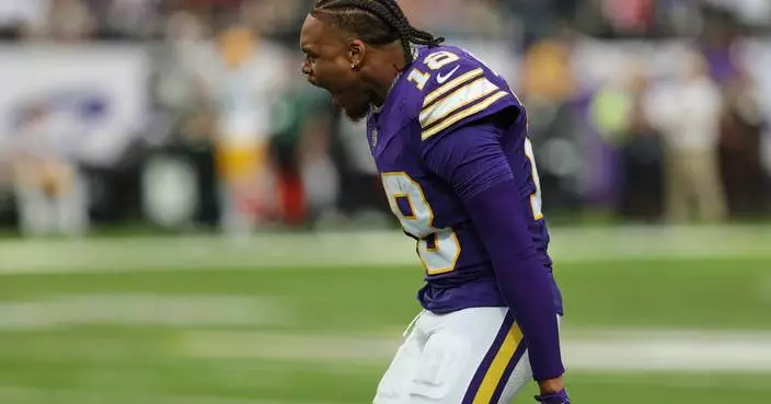 Vikings close with 29 straight points to beat rival Packers as Wentz replaces injured Murray