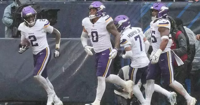 Rodgers and Turner help the Vikings shut down the Bears for a 9-3 win in the rain