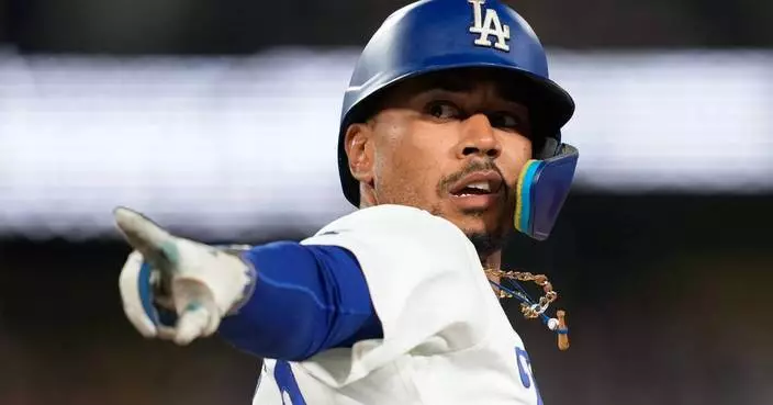 Mookie Betts homers twice and Dodgers go back-to-back twice in 8th inning of 8-2 win over Giants