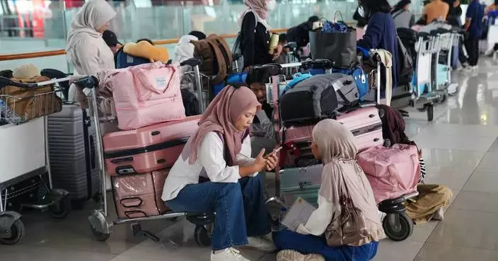 Flights to and from Indonesia’s capital resume after volcanic eruption forced a 2-day closure