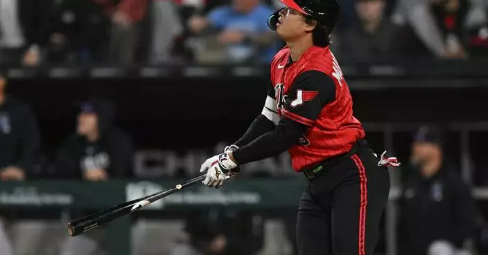 Munetaka Murakami homers twice as playoff-bound White Sox top Rockies 6-1
